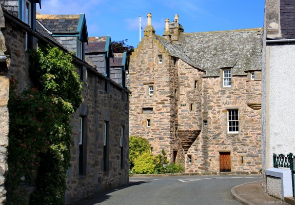 Fordyce, Aberdeenshire
Most visitors to the coast of Aberdeenshire go to the coastal villages, but Fordyce is only a few miles inland and is worth a visit.  Unlike the coastal towns this isn't a "planned" village and dates from around the 16th century.  [url=http://www.streetmap.co.uk/map.srf?X=355641&Y=863937&A=Y&Z=115/] Map location. [/url]
