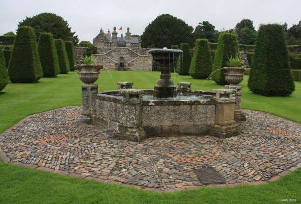 Pitmedden Gardens, Aberdeenshire
The fountain at the centre of [url=https://www.nts.org.uk/visit/places/pitmedden-garden/] Pitmedden Gardens. [/url]

