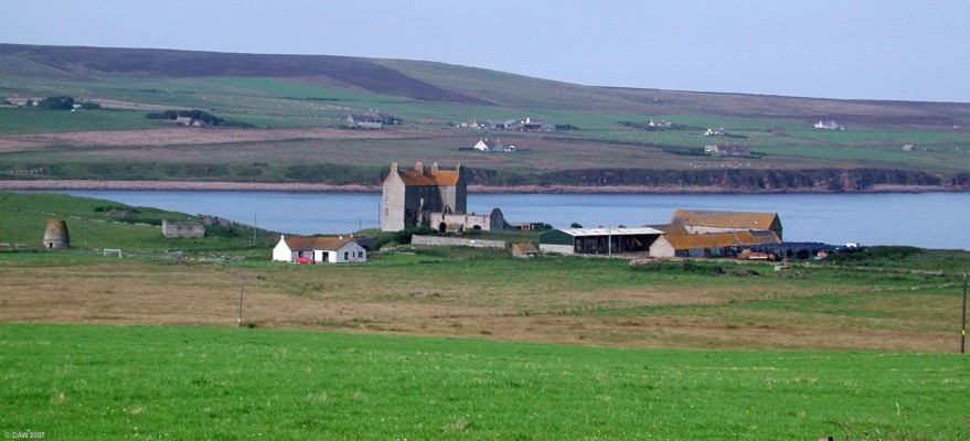 Freswick House, Freswick Bay, Caithness
A view from the coast road as you drive down from Duncansby Head towards Wick, notice the yellow lichen on almost every roof.  [url=www.multimap.com/map/browse.cgi?lat=58.5827&lon=-3.0781&scale=25000&icon=x/]Map location[/url]
