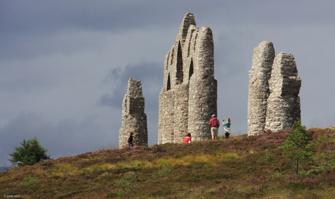 Fyrish Monument, near Alness
The Fyrish Monument in the sun, from this angle you can see that some of the pillers are offset and not all in a straight line.  [url=http://streetmap.co.uk/map?X=260743&Y=869812&A=Y&Z=126/] Map location. [/url]
