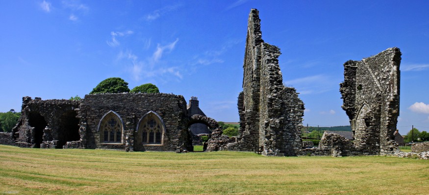 The ruins of Glenluce Abbey
Most of the Abbey Church is reduced to just the footings though the south transept and part of the presbytery are still standing.  There are similarities in the architecture with other Cistercian Monasteries such as nearby Dundrennan and the Abbeys of Byland and Roche in Yorkshire.
