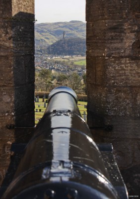 Grand Battery Gun, Stirling Castle
This Gun appears to be pointing at the Wallace monument in the distance but the monument was built long after the gun battery.  In 1746 this gun along with others from the Castle defeated Jacaobite artillery standing on Gowan Hill, where the present day Cemetery  stands.
