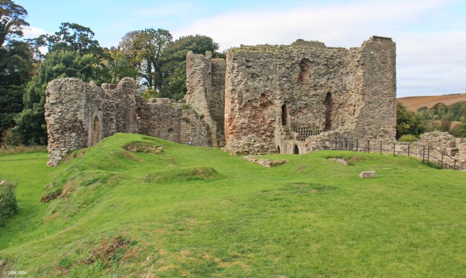 Hailes Castle, East Lothian
Sitting above the river Tyne, Hailes Castle dates from 1240 and was built by the Gourlies of Northumbria.  [url=http://streetmap.co.uk/map?X=357491&Y=675825&A=Y&Z=120/] Map location. [.url]

