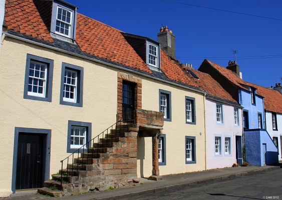 Houses around the Harbour, ST Monans
[url=http://www.streetmap.co.uk/map.srf?X=352563&Y=701618&A=Y&Z=115/] Map location. [/url]
