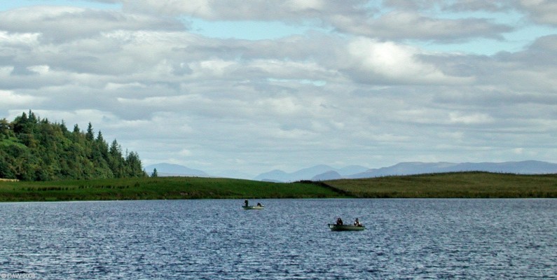 Over looking Harelaw dam
This view makes the [url=http://www.harelawfishery.com/]Harelaw Fishery [/url] seem very remote but between the grass in the foreground and the distant hills lies Greater Glasgow.  The trees on the left are on the Neilston Pad.  [url=http://www.streetmap.co.uk/streetmap.dll?G2M?X=247485&Y=653415&A=Y&Z=3/]Map location. [/url]
