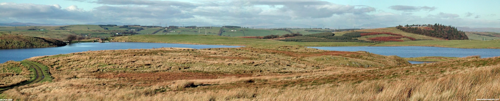 Harelaw Dam from Lochend Hill
Over looking Harelaw Dam, the Neilston Pad is on the right hand side.  In the distance just to its kleft you can see the outline of Ben Lomond. [url=http://www.streetmap.co.uk/map.srf?X=247975&Y=653225&A=Y&Z=115/] Map location. [/url]

