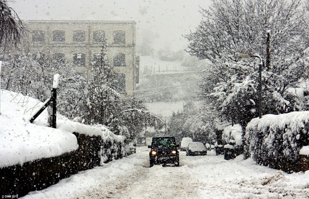 'Difficult' conditions, Holehouse Brae
Taken during the heavy snow of February 2010. [url=http://www.streetmap.co.uk/map.srf?X=247485&Y=657179&A=Y&Z=110/] Map location. [/url]
