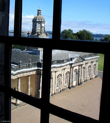 Hopetoun House, through the glass
There was no flat glass when [url=http://www.hopetoun.co.uk/] Hopetoun House [/url] was built so you get a distorted view of the North wing in this photo.  The wings were an addition to the main house whith dates from the 17th century
