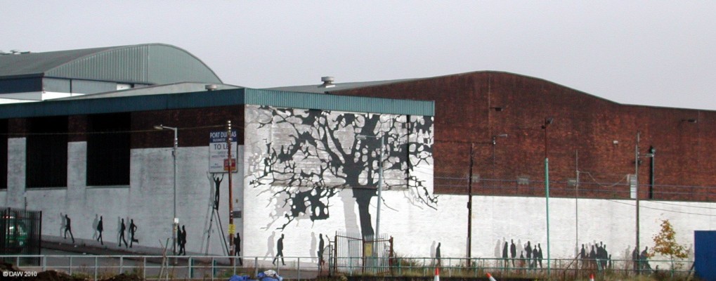 Imaginary people, Port Dundas
I have to wonder what's wrong with an area when you have to paint imaginary people on the walls.  [url=http://www.streetmap.co.uk/map.srf?X=259299&Y=666637&A=Y&Z=115/] Map location. [/url]
