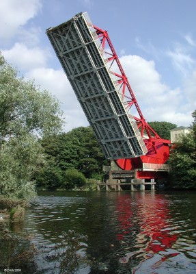 The Bascule Bridge at Inchinnan
This Grade A listed structure was restored to its former glory in 2004 and also strengthened to take modern highway loads.  It doesn't open very often, this was taken during the 2006 'doors open' or should that be bridges open event. [url=http://www.streetmap.co.uk/map.srf?X=249427&Y=667880&A=Y&Z=120] Map location. [/url]
