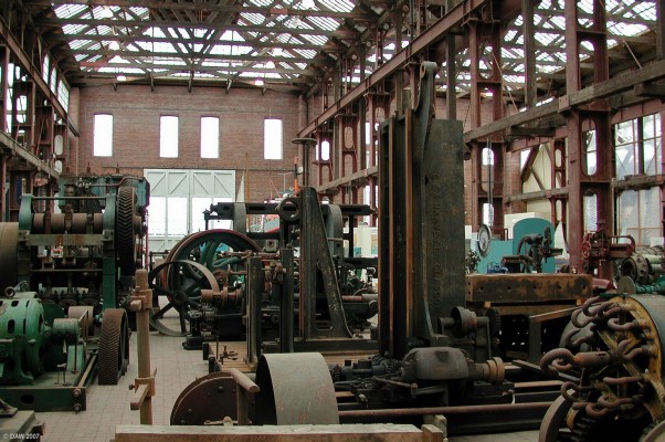 Inside The Linthouse Building, Scottish Maritime Museum, Irvine
This building was originally the Engine Shop for Alexander Stephens & Sons of Linthouse, Govan.  It was moved by the Scottish Maritime Museum from Govan to Irvine and rebuilt as it would have been in 1872.  In 1872 it cost �14,000 to build, the cost of the move was considerably more.

