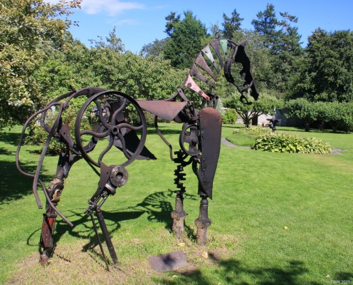 Iron Horse, Traquair Castle Garden, Scottish Borders
[url=http://streetmap.co.uk/map.srf?X=333057&Y=635385&A=Y&Z=120/] Map location. [/url]
