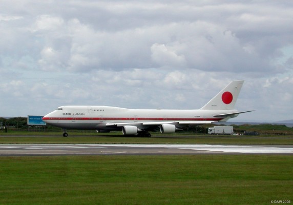 Japanese Presidential B747-400 arriving at Prestwick Airport, July 2005
One of the two Japan Air self Defence 747's that arrived at Prestwick for the G8 summit, this one had a tail number of 20-1101
