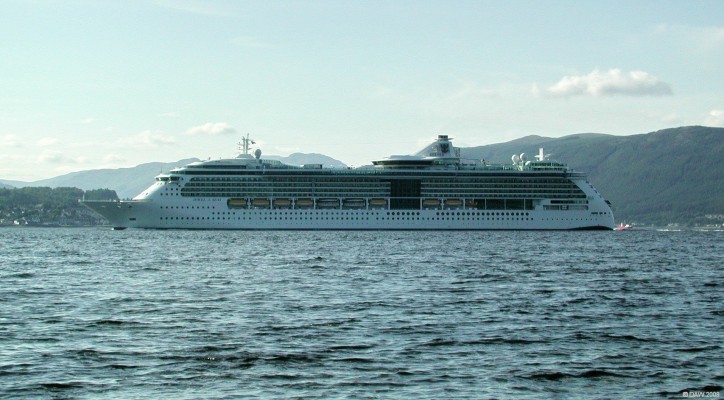 The Jewel of the Seas, River Clyde
Completed in 2004 at the German Meyer Werft ship yard, she displaces some 90,000 tons and can carry 2,500 passengers at up to 25 knots.  Large cruise ships are now a relatively common site at the Greenock Ocean Terminal since its only an hours coach trip from there to either Edinburgh or up the west coast to Loch Lomond or further.
