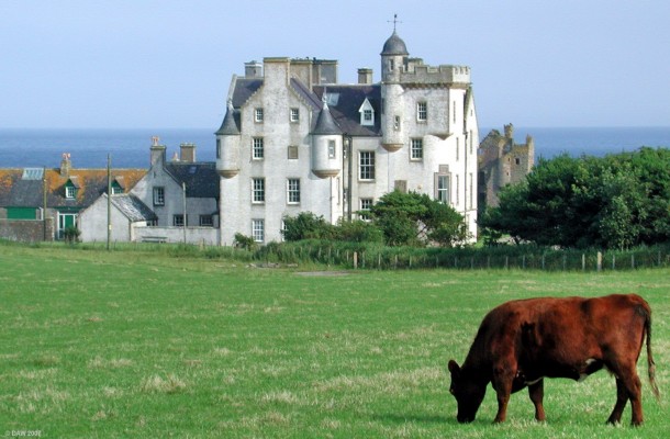 Keiss Castle, Caithness
Sir William Sinclair built 'new' Keiss Castle in 1755.  The ruin of the original Castle can be seen to the right behind the new building.  It was built by George, the 5th Earl of Caithness some time in the 16th century. [url=www.multimap.com/map/browse.cgi?lat=58.5398&lon=-3.1127&scale=25000&icon=x/]Map location.[/url]
