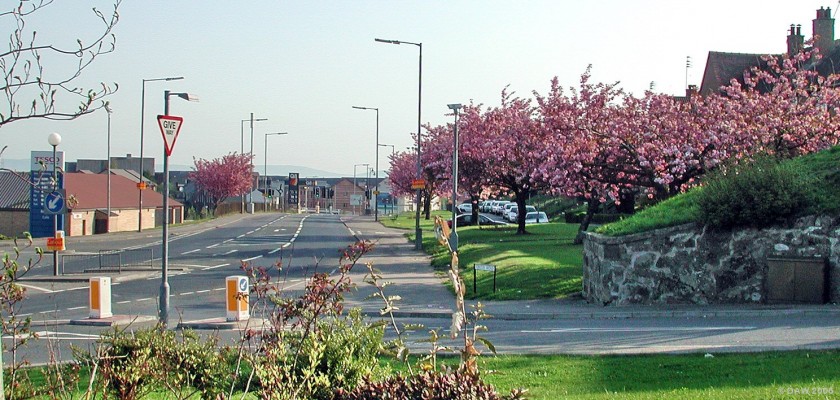 Kelburn Street, Barrhead
Looking along Kelburn Street towards Allans Corner.  Taken early on a spring Sunday morning, which explains the lack of vehicles on the road. [url=http://www.multimap.com/map/browse.cgi?lat=55.7946&lon=-4.4034&scale=25000&icon=x/]Map location[/url]
