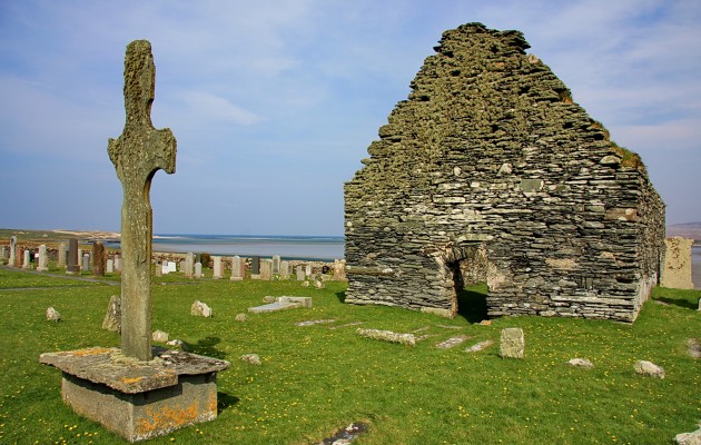 Kilnave Chapel, Loch Gruinart, Islay
Kilnave Chapel and Cross.  The Chapel is not particularly old but is thought to sit on an older site.  The thin slate cross is thought to date from the 8th century. [url=http://www.streetmap.co.uk/map.srf?X=128512&Y=671527&A=Y&Z=115/] Map location. [/url]
