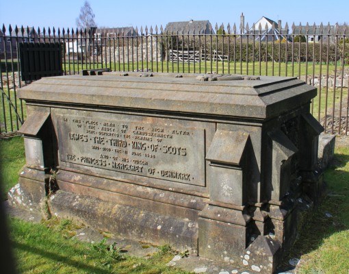 King James II grave at Cambuskenneth Abbey
King James II reigned as King of Scots from 1460 to 1488.  He was said to be an unpopular and ineffective monarch and oversaw alliances and wars with England.  He was killed at the battle of Sauchieburn in 1488.
