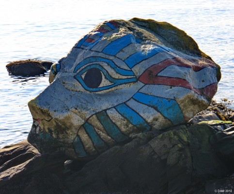 King Tut, Kilcreggan
As you drive along the shore road at Kilgreggan you are confronted with this large painted boulder on the shore.  Known as King Tut it has been painted since around 1867 but it was since the discovery of King Tutankahun's chamber in 1922 that it became painted in this way. [url=http://www.streetmap.co.uk/map.srf?X=222527&Y=680730&A=Y&Z=115/] Map location. [/url]
