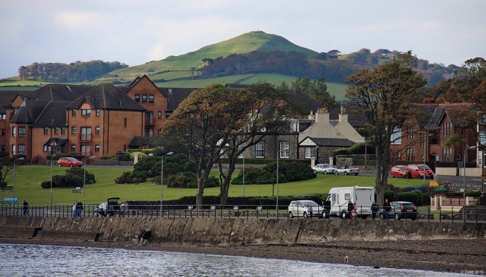 The Knock, Largs
Looking across the Broomfields towards Knock hill (217m) from the Bowan Craigs.   There are the remains of an Iron age hill fort on the top of Knock Hill.  The red flats on the left are where The Marine Curlinghall Hotel once stood. [url=http://www.streetmap.co.uk/map.srf?X=220586&Y=658038&A=Y&Z=115/] Map location. [/url]
