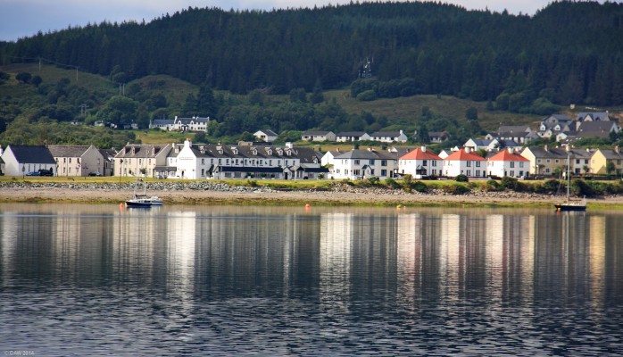 Kyleakin from Kyle of Lochalsh
[url=http://streetmap.co.uk/map.srf?X=176113&Y=827118&A=Y&Z=120/] Map location. [/url]
