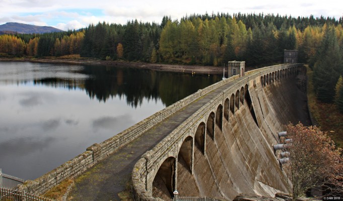 The Laggan Dam
The Laggan Dam was built across the River Spean in 1934 as part of the Aluminium smelter hydro scheme for Fort William.  Water from the dam is carried to Loch Treig through 3 miles  of tunnel.  The water goes from there through another 15 miles of pipe to the power house at Fort William.  [url=http://streetmap.co.uk/map.srf?X=237204&Y=780890&A=Y&Z=120/] Map location. [/url]
