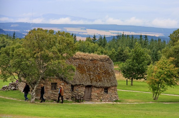 Leanach cottage, Culloden
This farmhouse stood on the site of Culloden Battle in 1746 and apparently survived.  It has been restored several times since then though.  [url=http://www.streetmap.co.uk/map.srf?X=274486&Y=845029&A=Y&Z=120/] Map location. [/url]

