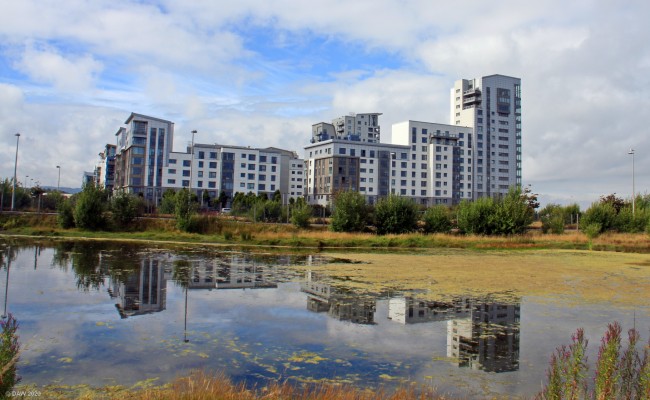 Dockland flats, Port of Leith
As the port of Leith has declined over the last few decades new developments have filled the spaces, such as these new flats. [url=http://streetmap.co.uk/map.srf?X=326081&Y=677778&A=Y&Z=115/] Map location. [/url]
