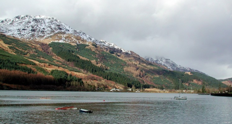 Looking up towards the end of Loch Long.
Arrochar is on the right hand side, the remains of the pier can be seen sticking out above the water.  [url=http://www.multimap.com/map/browse.cgi?lat=56.1921&lon=-4.7547&scale=25000&icon=x/]Map location[/url]
