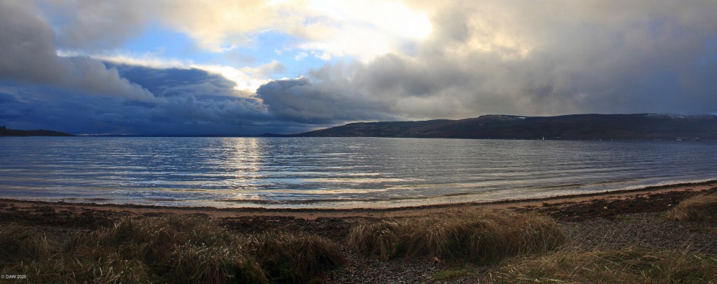 Lunderston Bay, winter
A late November day looking out across the Clyde from Lunderston Bay.  [url=http://streetmap.co.uk/map.srf?X=220399&Y=674578&A=Y&Z=115/] Map location. [/url]
