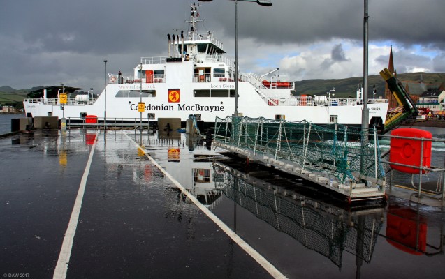 M.V. Loch Shira, Largs
M.V. Loch Shira passes the pier at Largs
