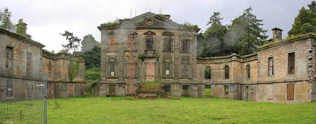 Mavisbank House, Loanhead, 2009
The rain on the lens only makes this view even more depressing.  Probably Scotland's most important piece of Georgian Architecture in a state of utter decay.  Built between 1723 and 1727 it is the earliest example of a Palladian style house in Scotland.  Its last owner took little interest in its fate was sealed when it was gutted by fire.  Today the grounds are in the hands of Historic Scotland and they have agreed to stablise the building, but this is only a temporary solution, its future remains in doubt

