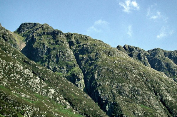 Looking up towards Meall Dearg, Glen Coe
Glen Coe is surrounded by rugged hills on both sides, Meall Deag is on the eastern side and rises to some 953m. [url=http://uk.multimap.com/map/browse.cgi?lat=56.6702&lon=-5.0255&scale=25000&icon=x/]Map location[/url]
