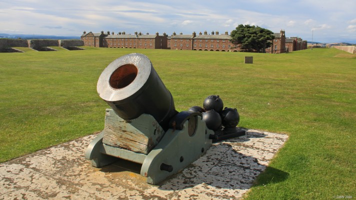 Mortar, Fort George
This is a 13 inch Mortar gun made in 1856.  It can fire shells weighing 195 pounds (88kg) up to 1.6 miles (2.7km).  Its high trajectory meant that it would have been very effective against enemy trenches.
