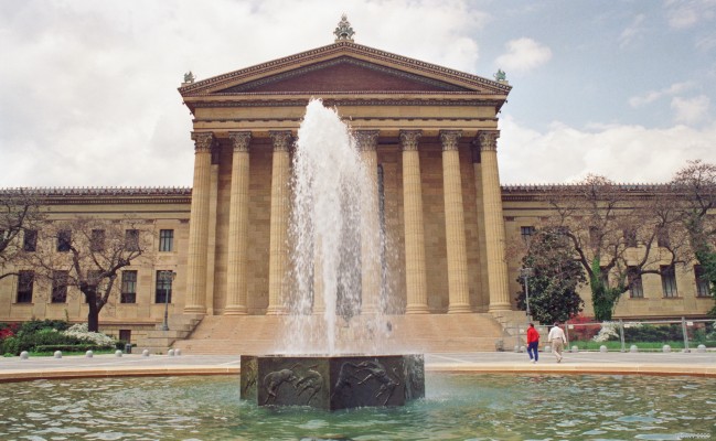 Philadelphia Museum of Art, 1989
Completed in 1928 on Fairmont Hill at the end of the Benjamin Franklin Parkway.  From the point where the photo was taken there are spectacular view back towards the centre of Philadelphia.
