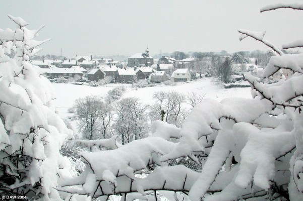 Neilston Village, winter 2000
Overlooking the village from Fereneze Road, the Parish Church is in the centre.

