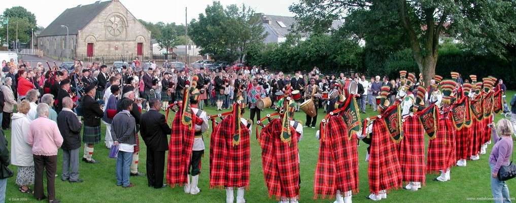 2006, Pig Square
Neilston Pipe Band, Patiala pipe band, Macumba and the African Dummers all take part to finish the outdoor event at Pig Square.

