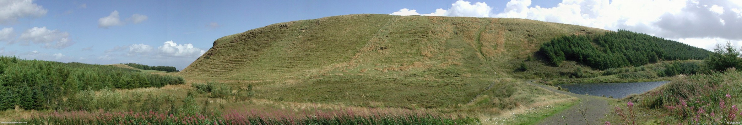The Neilston Pad from the East
Craighall Dam can be seen on the right.   [url=http://www.streetmap.co.uk/streetmap.dll?G2M?X=247225&Y=655285&A=Y&Z=120/]Map location. [/url]

