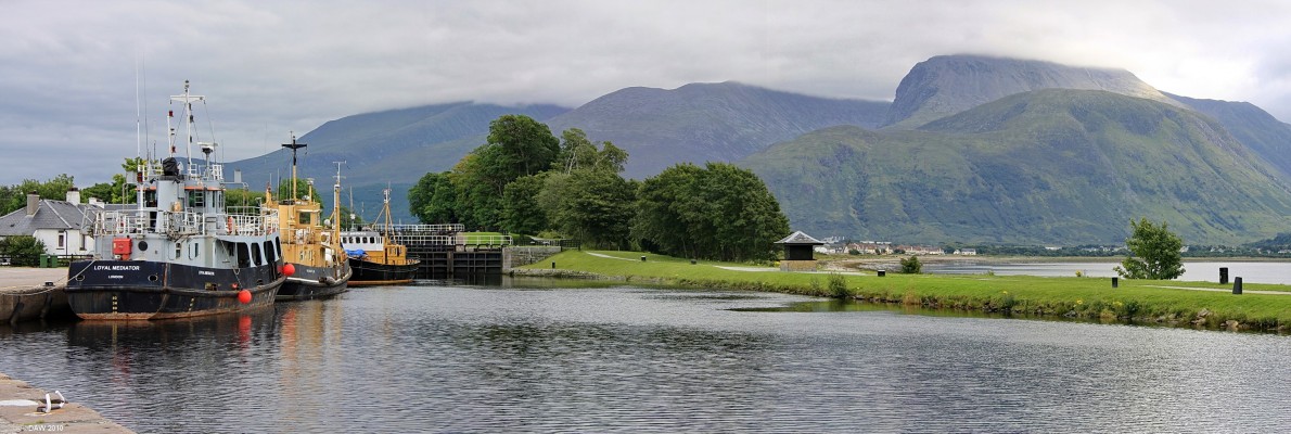 Nevis Range from Corpach
Over looking the Caledonian Canal and Loch Linnhe towards Nevis Range.  The highest mountain in the British Isles, Ben Nevis (1344m), is on the right with the top obscured by cloud.  [url=http://www.streetmap.co.uk/map.srf?X=209653&Y=776677&A=Y&Z=115/] Map location. [/url]
