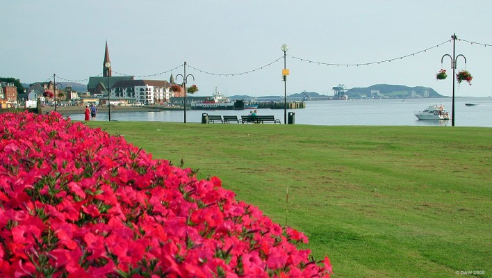 Looking out over the North Bay, Largs sea front
A late summer evening view at the sea front, the pier is in the centre of the picture, on the right hand side in the distance is the Hunterston Penninsula.

