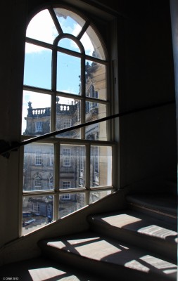 Hopetoun House, through the window
A view of the central house through the window.  [url=http://www.streetmap.co.uk/map.srf?X=308872&Y=679049&A=Y&Z=115/] Map plocation. [/url]
