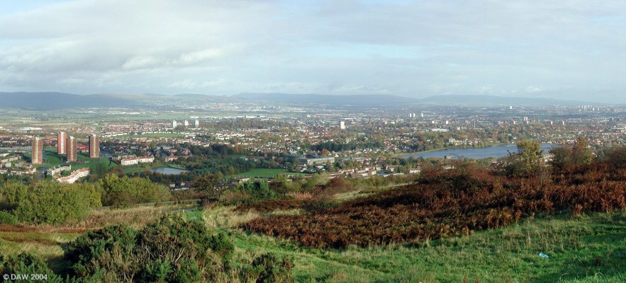 Paisley from Gleniffer Braes
On the left are the high flats at Foxbar, Glasgow is in the distance on the right. Stanely Reservoir is on the right in the foreground. [url=http://www.streetmap.co.uk/map.srf?X=245531&Y=660494&A=Y&Z=115&ax=245471&ay=660652/] Map location. [/url]
