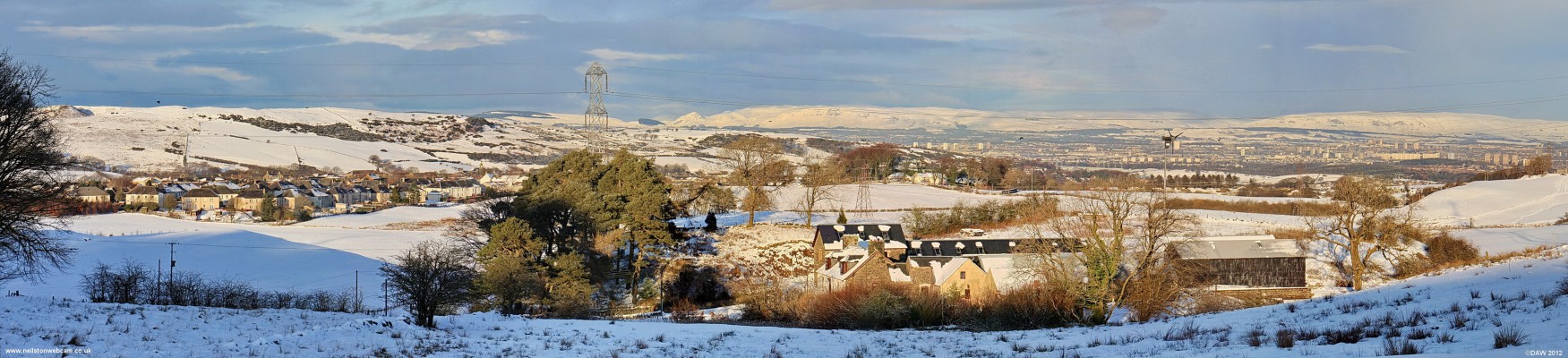 Panoramic view from above Craig of Neilston Farm
On the left are the Fereneze Hills with Neilston below, in the distance lies the City of Glasgow with the Kilpatrick hills and Kilsyth hills behind.  [url=http://www.streetmap.co.uk/map.srf?X=247842&Y=655755&A=Y&Z=115/] Map location. [/url]
