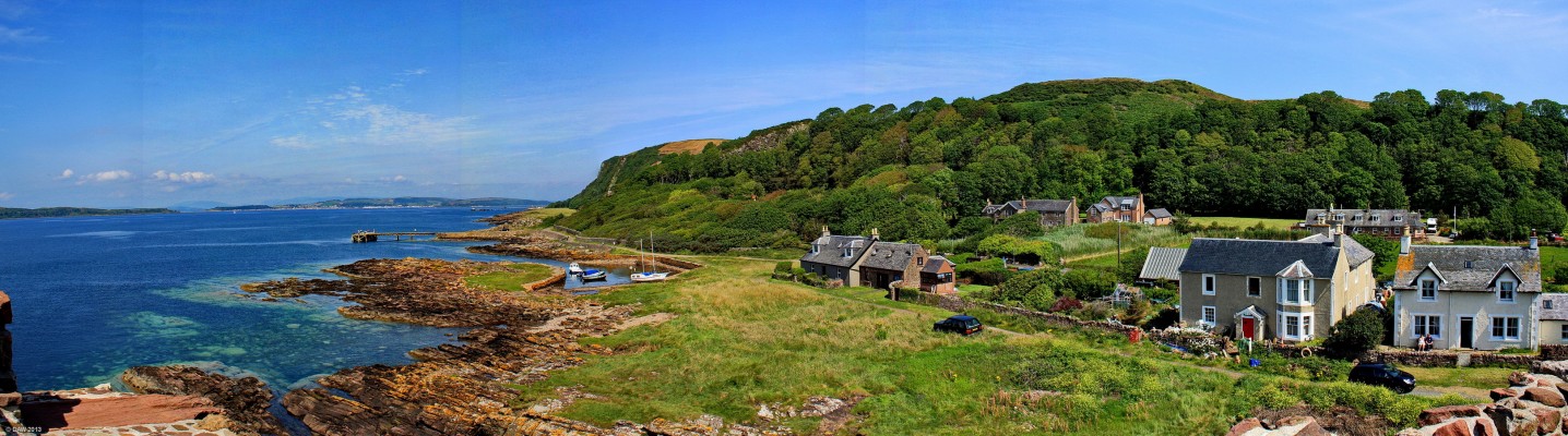 Looking North from the roof of Portencross Castle
A panoramic view from the roof of Portencross Castle. On the left is the Island of Wee Cumbrea and to the right is The Great Cumbrae with the town of Millport. [url=http://www.streetmap.co.uk/map.srf?X=217540&Y=648915&A=Y&Z=120/] Map location. [/url]
