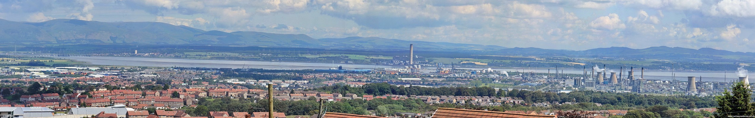 Panoramic View over the River Forth from Wallacetown
Today this  isn't the most attractive view in Scotland, it is said that William Wallace used this vantage point in 1298 to watch the advancing English army prior to the Battle of Falkirk.  On the extreme left you can see the Kincardine Bridge, in the centre is the chimmney of Longannet Power station and on the right is Grangemouth refinery.
