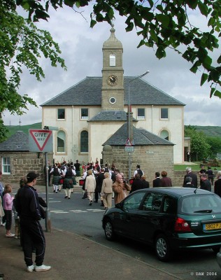 Neilston Parish Church Sunday 6th June 2004
A pipe band leads the congregation into the [url=www.neilstonparishchurch.org.uk/]Church[/url] for the rededication service after the renovation of the building.
