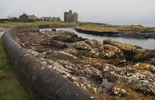 Portencross Castle, Winter
[url=http://streetmap.co.uk/map?X=217612&Y=649058&A=Y&Z=115/] Map location. [/url]
