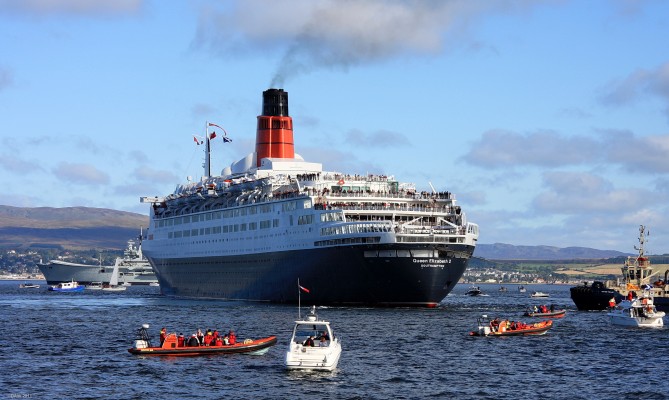 QE2, Greenock, 2008
The QE2 is turned by Tugs on her final visit to the Clyde in 2008.
