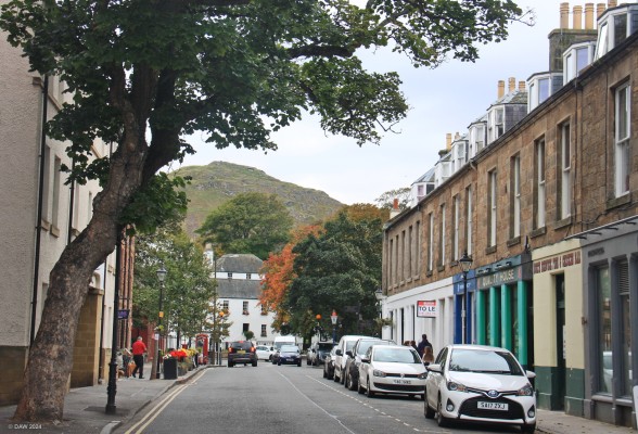North Berwick
A view along Quality Street with Berwick Law dominating the background.  [url=http://www.streetmap.co.uk/map?X=355420&Y=685339&A=Y&Z=106&ax=355444&ay=685334/] Map location. [/url]
