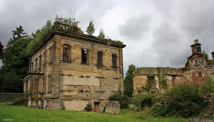 Rear of Mavisbank House, 2009
A view of the south wing and the rear of [url=http://www.mavisbank.org.uk/] Mavisbank house. [/url]
